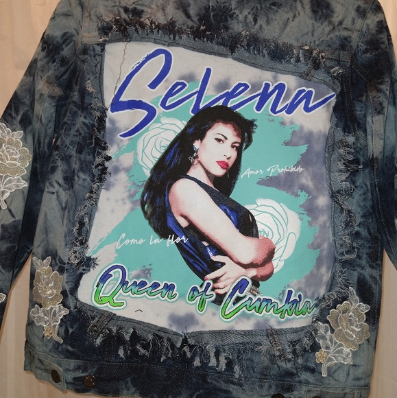 Selena's tie-dye jean jacket - Picture 2 of 4